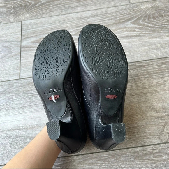 Clarks Artisan Smooth Buttery Leather  Zip Up Clogs Booties in Black - Picture 10 of 13